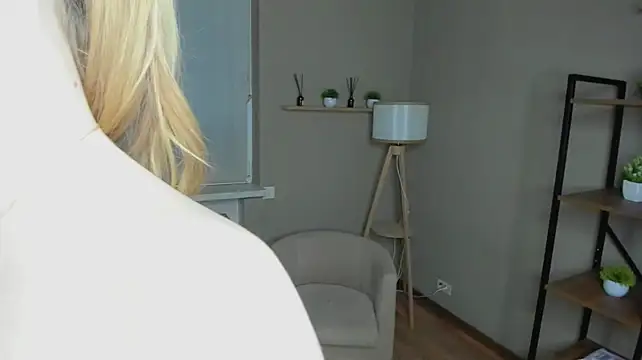 BlondeMiaX - Take off my top now
