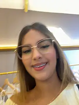 Valeria-escobar - FUCK ME AT THE ENTRANCE OF ZARA🔥😈