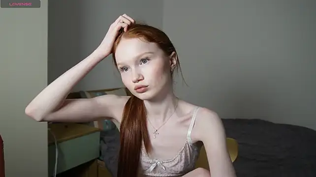 Nellie_baby - flash tits and ass