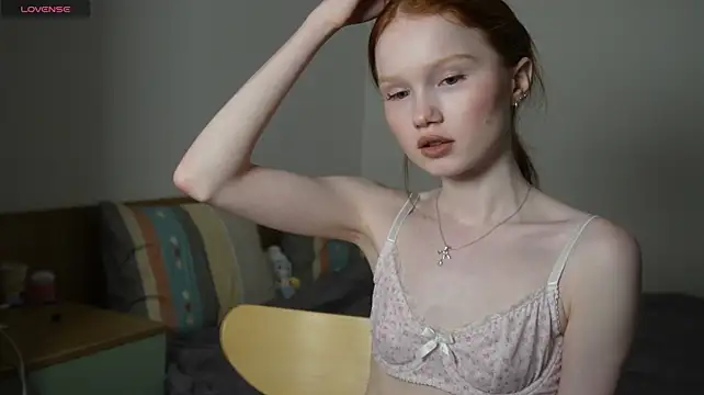 Nellie_baby - flash tits and ass