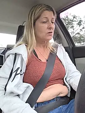 NikkiBlisss - Pull over and play w pussy