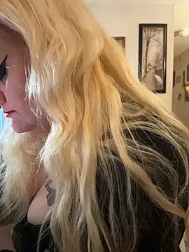 DaddysLakieBaby - 13 in dildo??