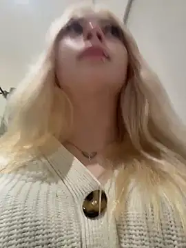 AngelinaTous - I'll show my ass + spank 5 times