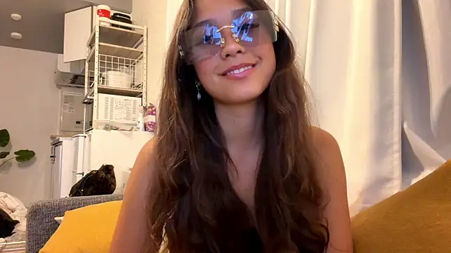 ReynaMccarron - change my outfit on more open