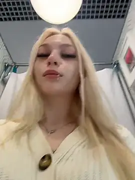 AngelinaTous - I'll show my ass + spank 5 times
