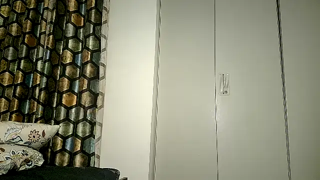 Onibaddiee - 1 FINGER IS ASSS