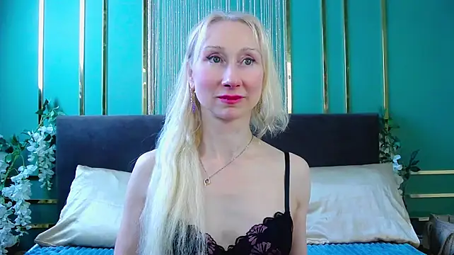 KissDreamm - Sexual caresses legs+ 2 min control last