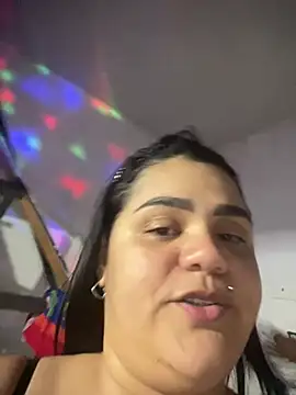 MorenaCariok - Dançar pelada com o plug no cu