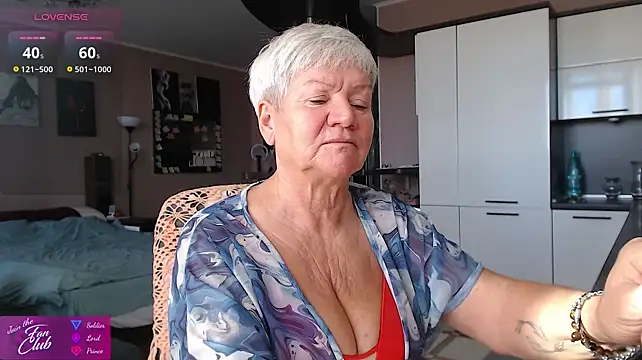 Roxana_brooks - oil on my naked boobs