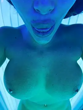 SinwithJessy - Tease me in the tanning bed