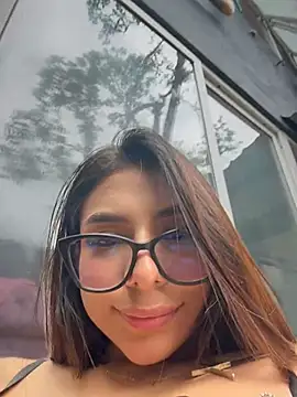 Amira_cute2 - control my toy 60 sec / rub my ass