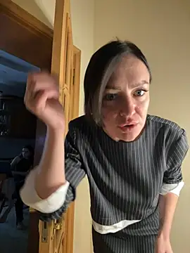 CherryBombs- - SQUIRTING ANGELICA+ TOY CONTROL