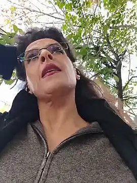 RebeccaNoble - Flash my sexy 🔥 bra outside 😘