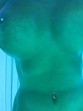 SinwithJessy - Tease me in the tanning bed