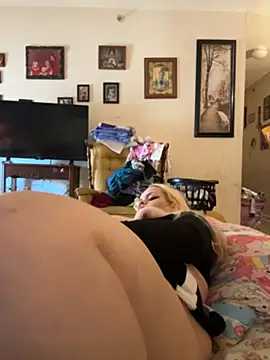 DaddysLakieBaby - 13 in dildo??