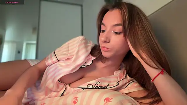Art_Katty - Suck and lick fingers