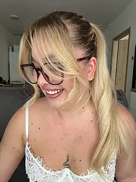 Lilixcake - puncimuti kutyaban - pussy flash doggy