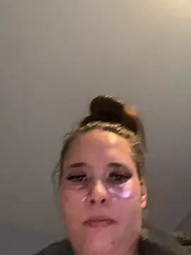 Poppylooloo - Spread legs slap pussy