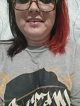 Latina_Curvy2 - Show tits + photo