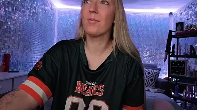 Lucyallen4201 - Spread Ass