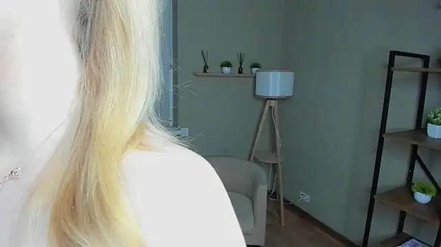 BlondeMiaX - Take off my top now