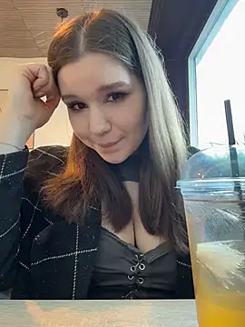 PumaShyXD - TAKE OFF PANTIES RIGHT IN THE CAFE