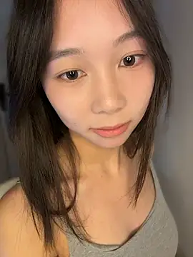 Anna-a - 完成目标，24小时内打赏最多的前三位哥哥每人一张美照诱惑