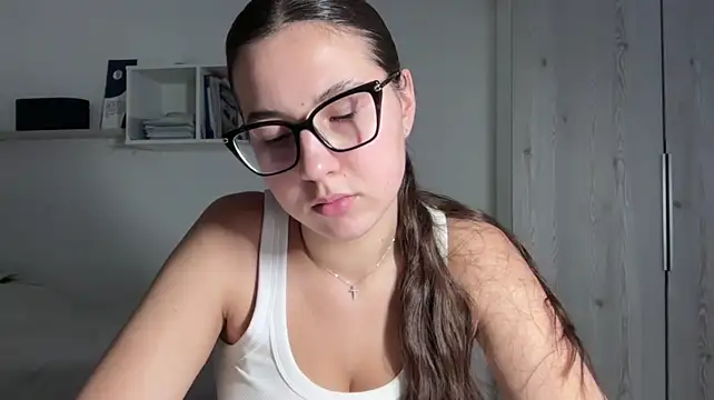 Rubymoonv - Pinch my nipples closely🔞