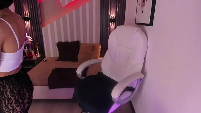 Jenay_Rosse - Tongue out + flirty look