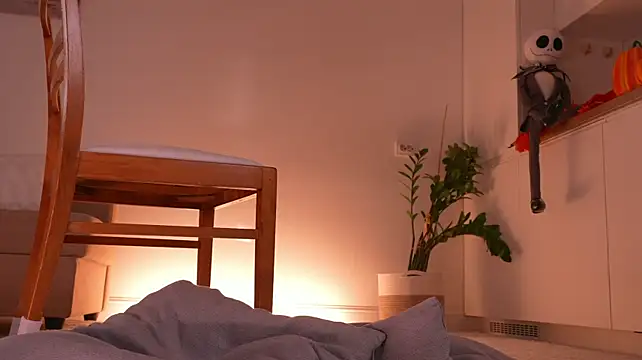 Miablueye - Squirt on face and in mouth