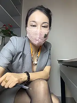 TopAlice566 - 裸露美胸1分钟