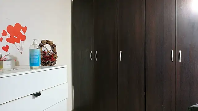 SweetMaddy888 - Let's deflower the bed,1st cum on it :)