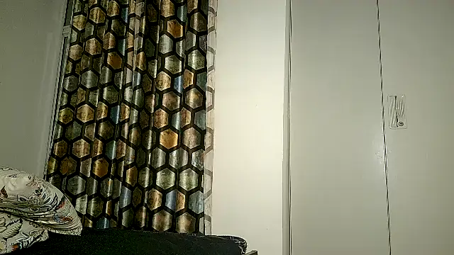 Onibaddiee - 1 FINGER IS ASSS