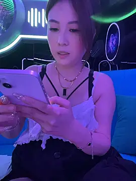 Lola666999 - 跟姐妹聚会，完成任务互舔奶头