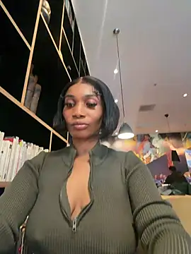 ___Nessa - Toy on hard clit til squirt public