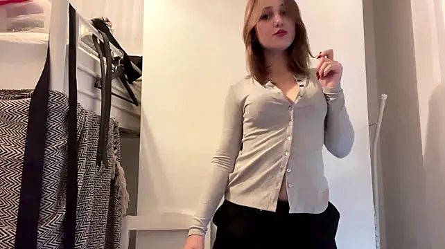 Sereneglowz - Show lover part of my bra💕