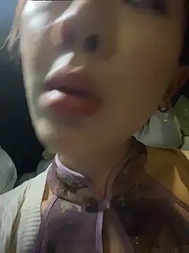 Zoe-520 - 楼梯上露乳