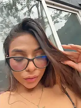 Amira_cute2 - control my toy 60 sec / rub my ass