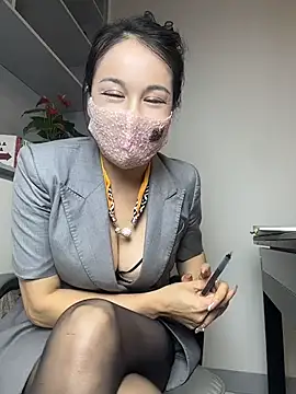 TopAlice566 - 裸露美胸1分钟