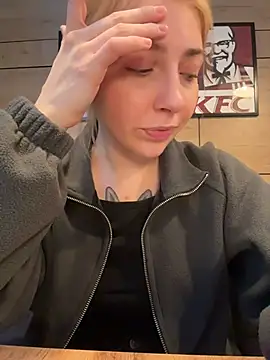 Sunny___Bunny - Flash pussy in kfc