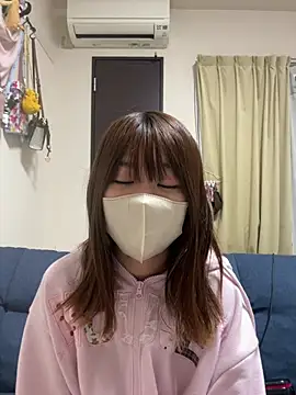 Marumaru_omaru - パンツをちょっと見せる