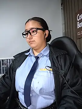 Cute_Penelope - zoom pussy+rub clitoris at work🤫shh
