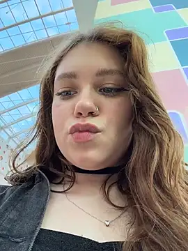 Lucy-joy - mmm PINCH nipples through top