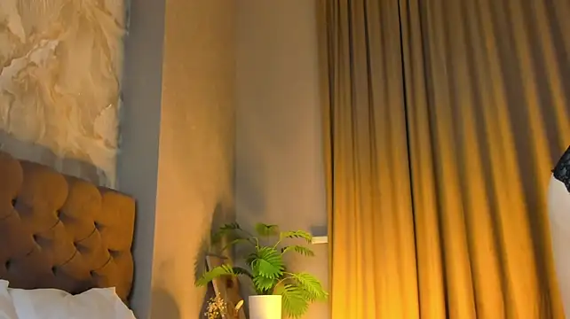 Luna_Vel1 - Spank my tight ass properly: