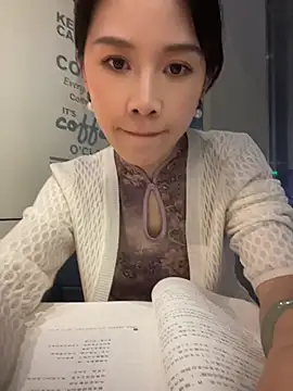 Zoe-520 - 楼梯上露乳