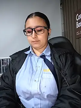 Cute_Penelope - zoom pussy+rub clitoris at work🤫shh