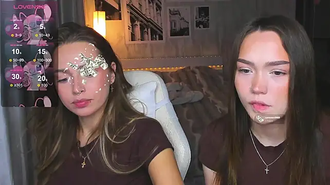 Evia_r0se - suck fingers + eye contact