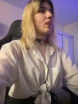 Cherry___Blossom - sit down on camera without panties