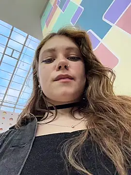 Lucy-joy - mmm PINCH nipples through top