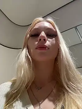 AngelinaTous - I'll show my ass + spank 5 times